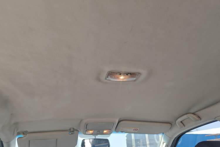 Used JMC Yusheng S350 2013 2.4T Automatic 2WD Diesel Luxury 7-Seater Headliner