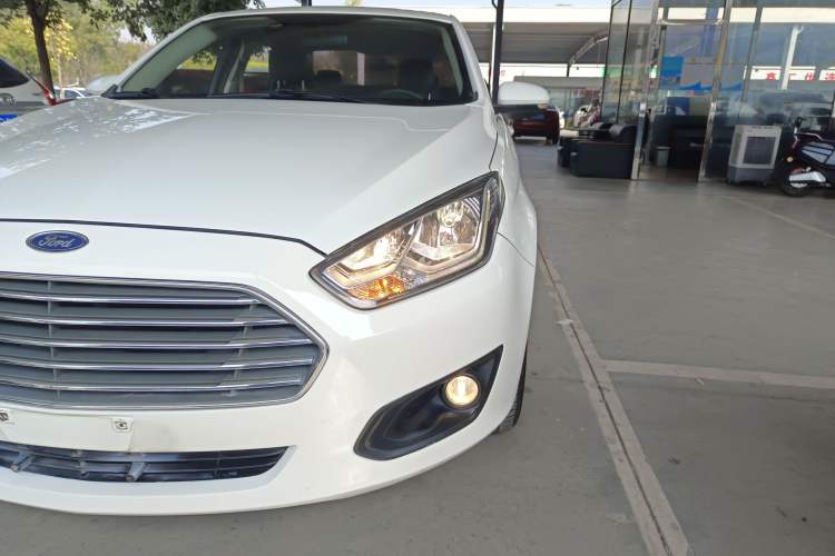 Used Ford Escort 2015 1.5L Automatic Comfort Edition
