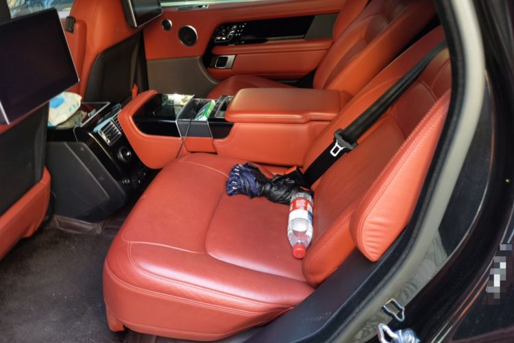 Used Land Rover Range Vogue 2021 3.0T P400 Gasoline Extended-Wheelbase European Specification Left Rear Seat