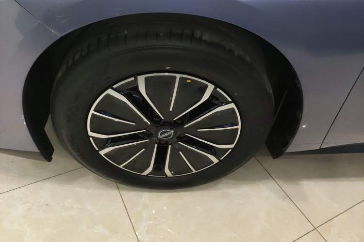 Used Nissan N6 2026 Model 180 Max Left Front Wheel Hub