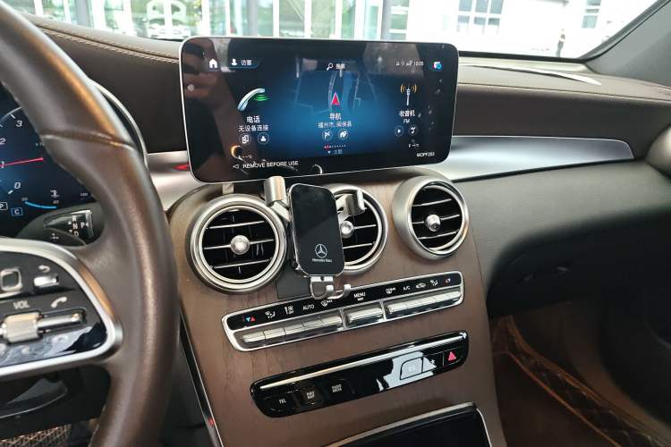 Used Mercedes-Benz GLC 2022 Second Facelift GLC 260 L 4MATIC Luxury Edition Audio And AC Panel