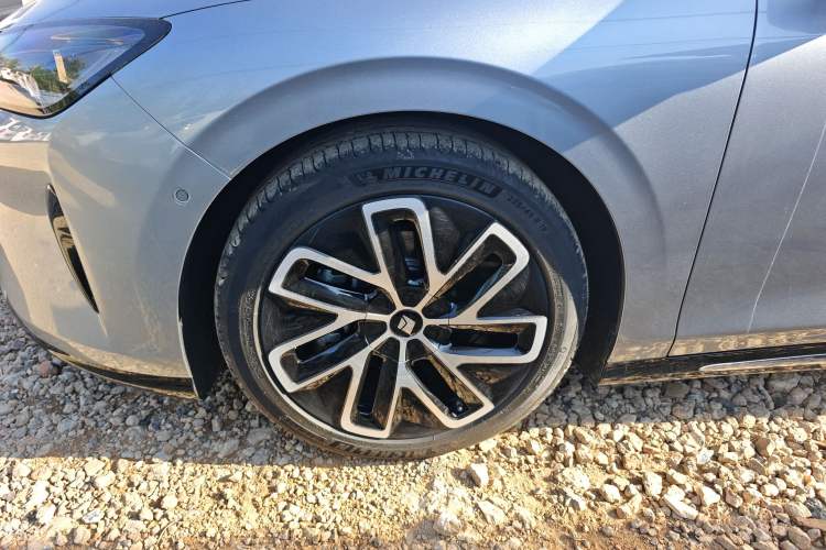 Used Baojun Enjoy 2025 Plug-in Hybrid 140km Luxury Edition Left Front Wheel Hub