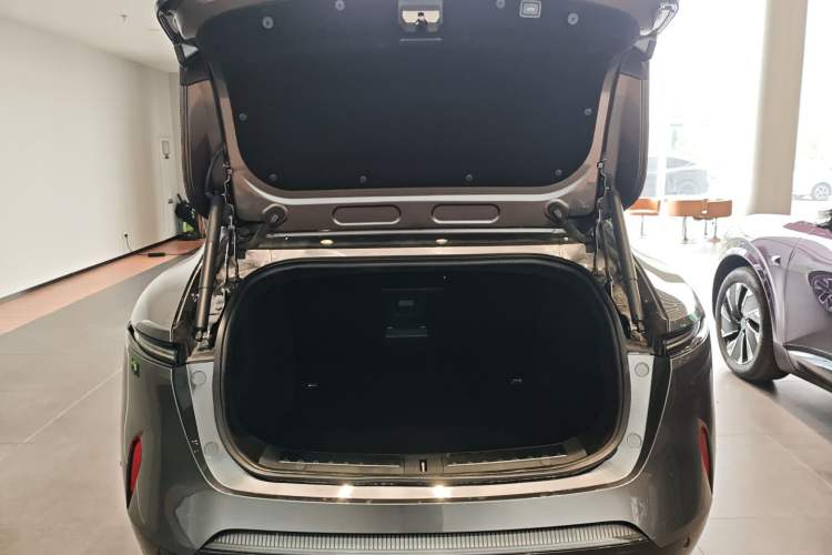 Used Avatr 11 2023 HarmonyOS Edition Smart Enjoyment Upgrade Model 116-degree Four-Wheel Drive Version Trunk