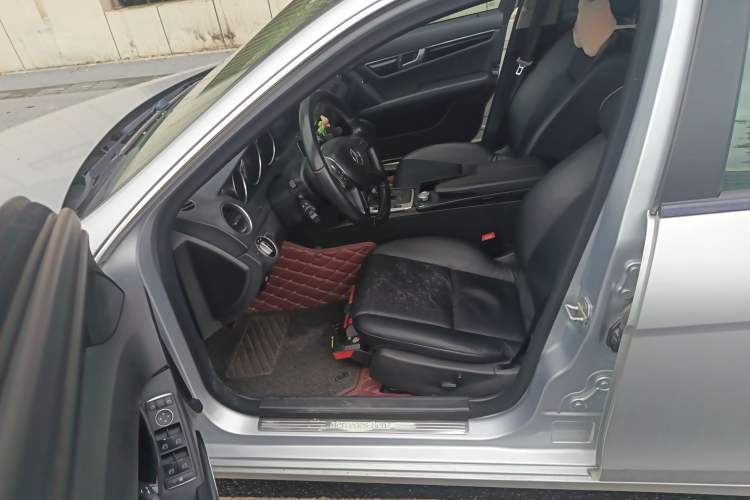 Used Mercedes-Benz C-Class 2011 C 180K Classic model