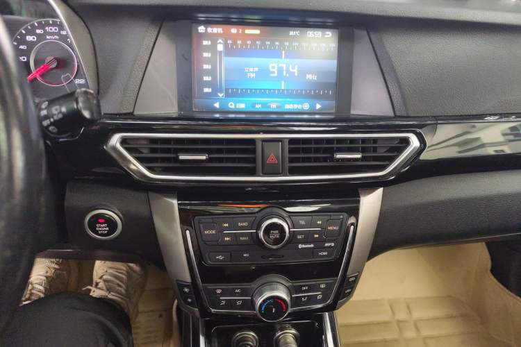 Used Zotye Domy X5 2015 1.5T Manual Luxury Version China IV Standard Audio And AC Panel