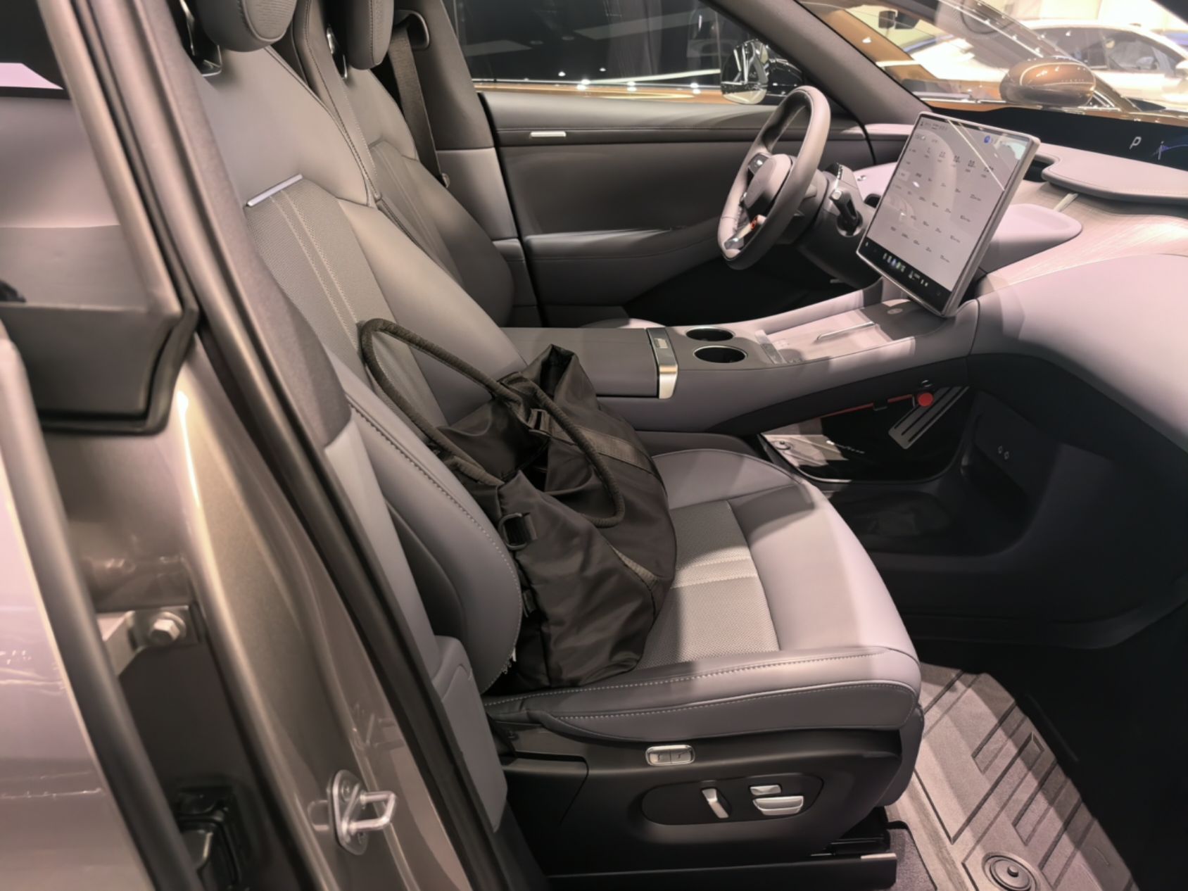 Xiaomi Auto YU7 2025 Ultra-Long Range All-Wheel Drive Pro Version — снимка 19