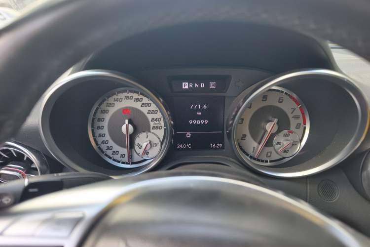 Used Mercedes-Benz SLK-Class 2011 SLK 200 Fashion Model