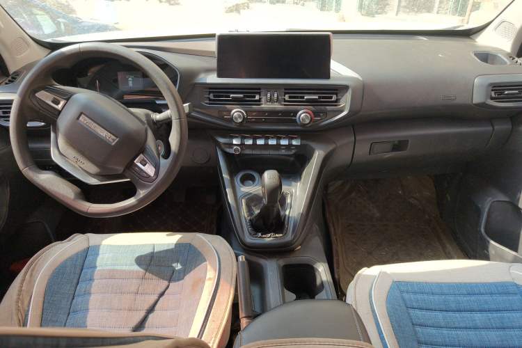 Used CHANGAN KAICHENG F70 2020 2.4T Gasoline Two-Wheel Drive Standard Version China V Emission Standards Standard Wheelbase 4K22D4T Center Console