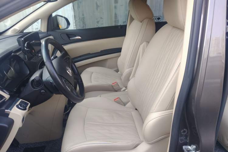 Used Buick GL8 2023 Facelifted Land Cruiser Executive Luxury Version