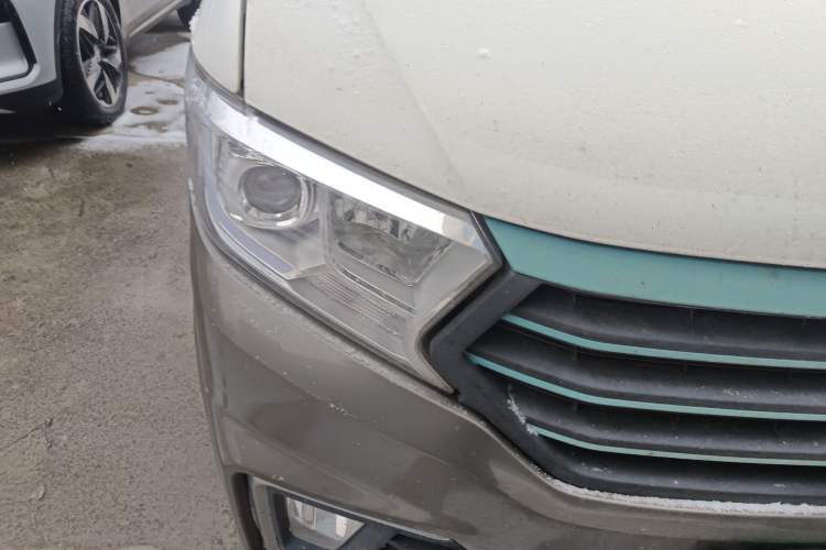 Used CHANGAN KUAYUE Xing V5 EV 2021 Luxury 6-Seater Passenger Bus with Lingdian System