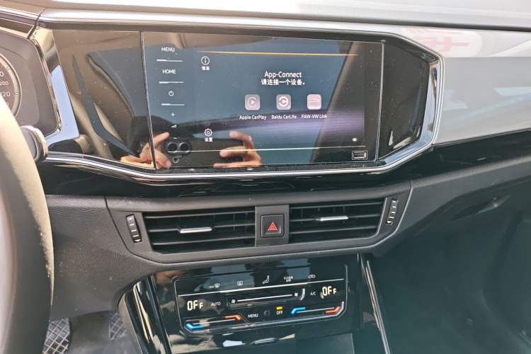 Used Volkswagen Tayron 2022 280TSI Two-Wheel Drive Luxury Smart Connectivity Version Audio And AC Panel