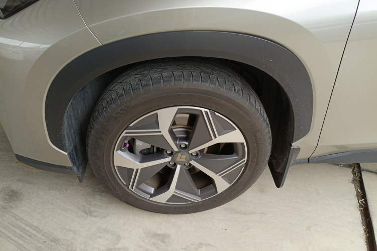 Used AION V 2022 Plus 70 Smart Edition Ternary Lithium Left Front Wheel Hub