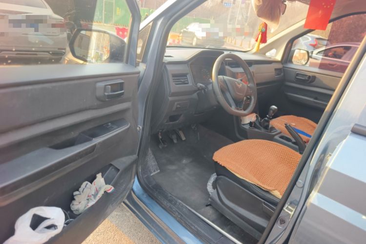 Used Wuling Hongguang PLUS 2019 1.5T Manual Standard Edition 5 Seats
