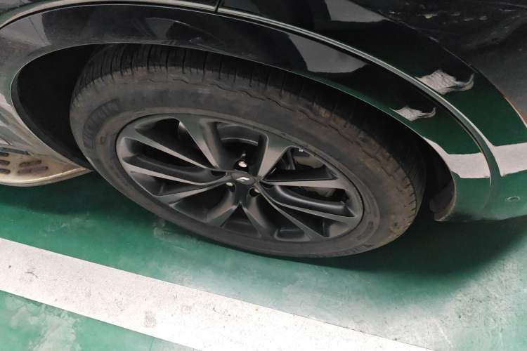 Used Li Auto ONE 2020 Extended-Range 6-Seater Version Right Front Wheel Hub