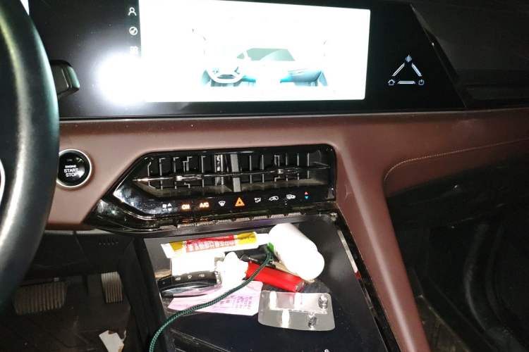 Used SOL X8 PLUS 2023 1.5 TGDI DCT Smart Home Edition 7-Seater