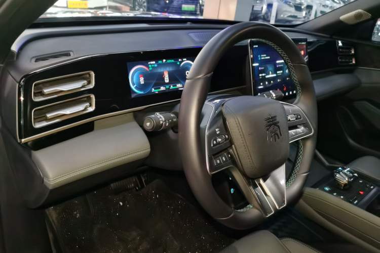 Used BYD Qin L 2024 DM-i 80KM Beyond Model