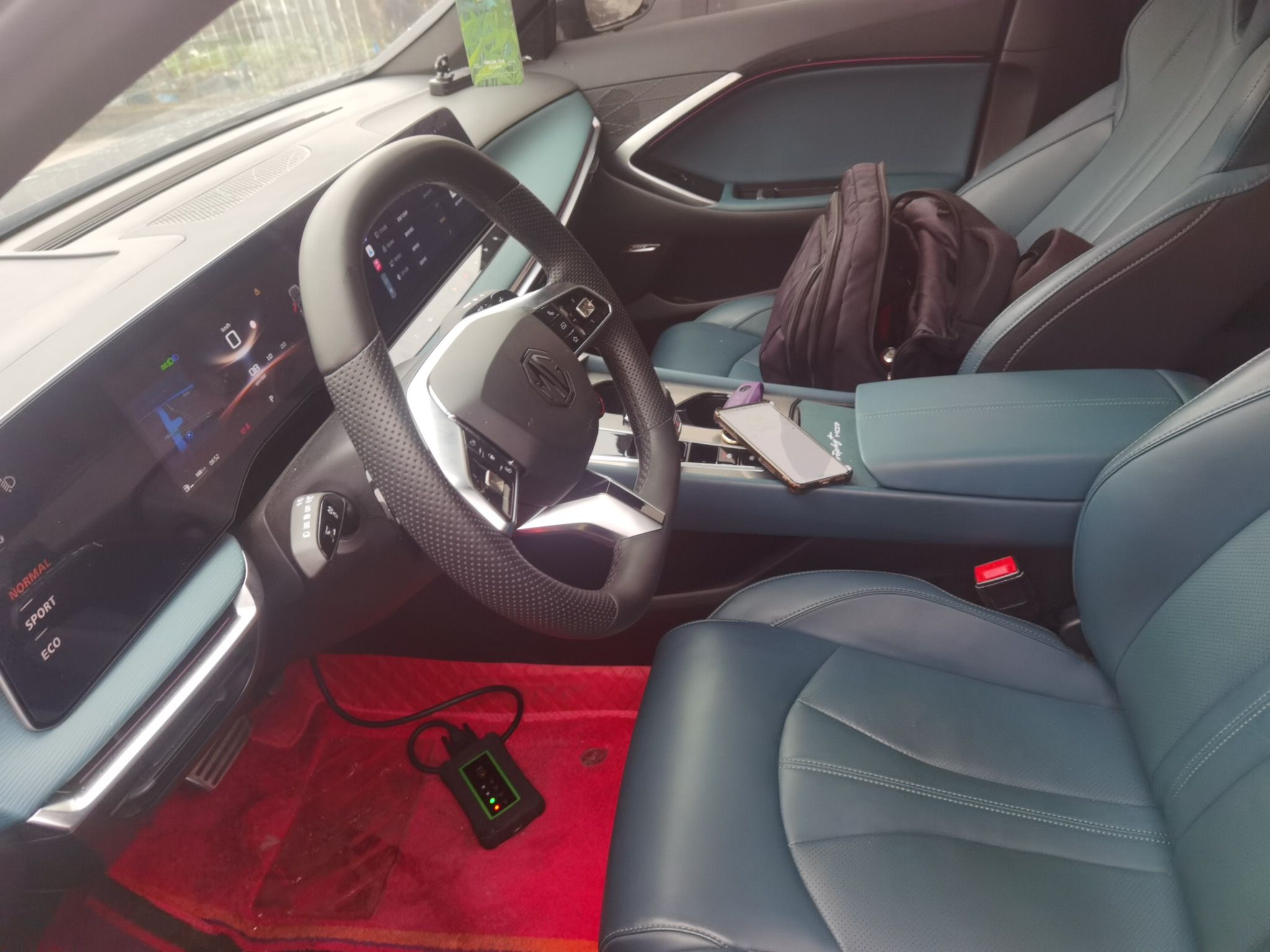 المقاعد الأمامية داخل السيارة