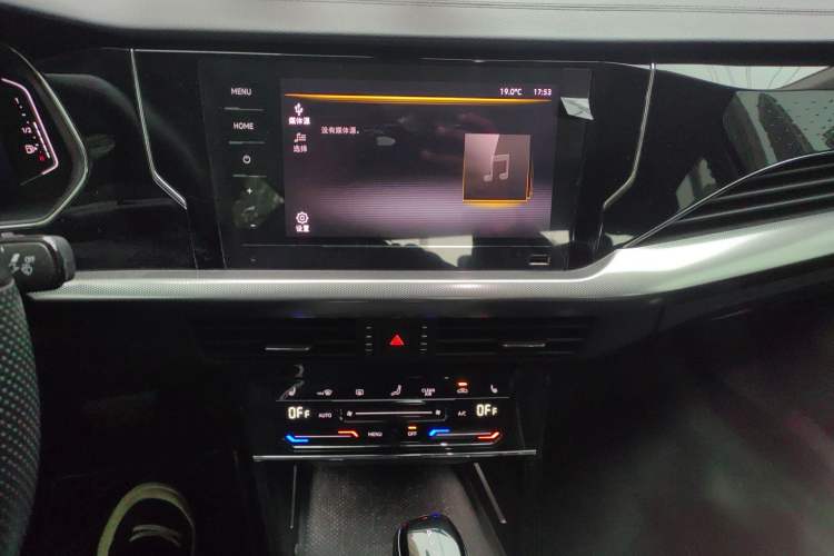 Used Volkswagen Passat 2023 Revised 330TSI Elite Edition Audio And AC Panel