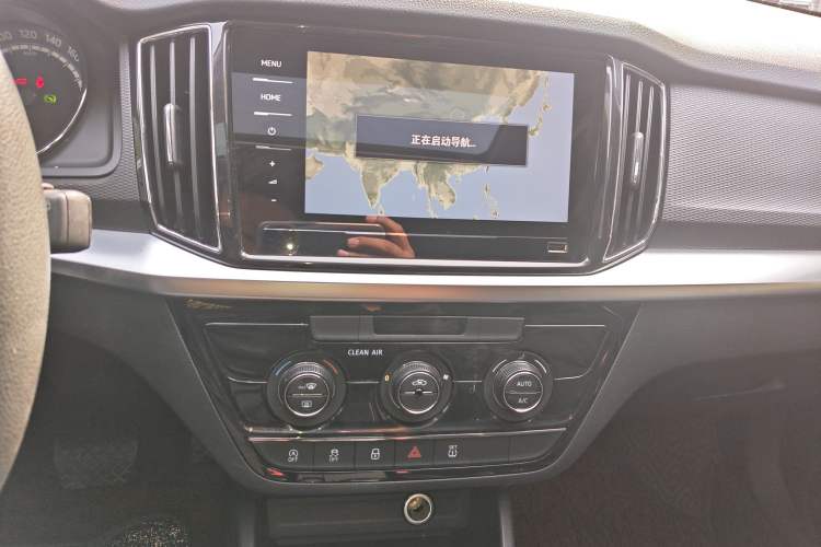 Used Skoda Kamiq 2020 1.5L Automatic Comfort Edition Audio And AC Panel