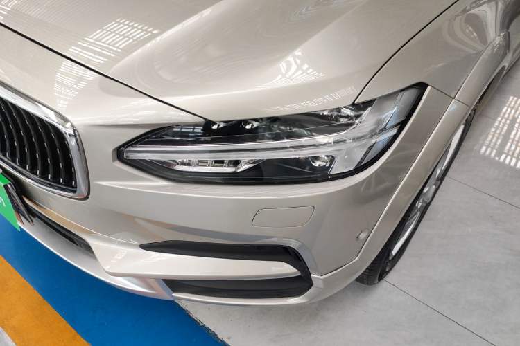 Used Volvo V90 2017 Cross Country T5 AWD Smart Range Edition