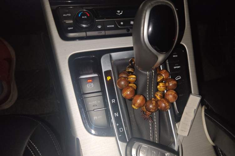 Used Geely Auto Emgrand X7 Sport 2018 1.8TD Automatic Two-Wheel Drive ZhiZun Model with 4G Connectivity