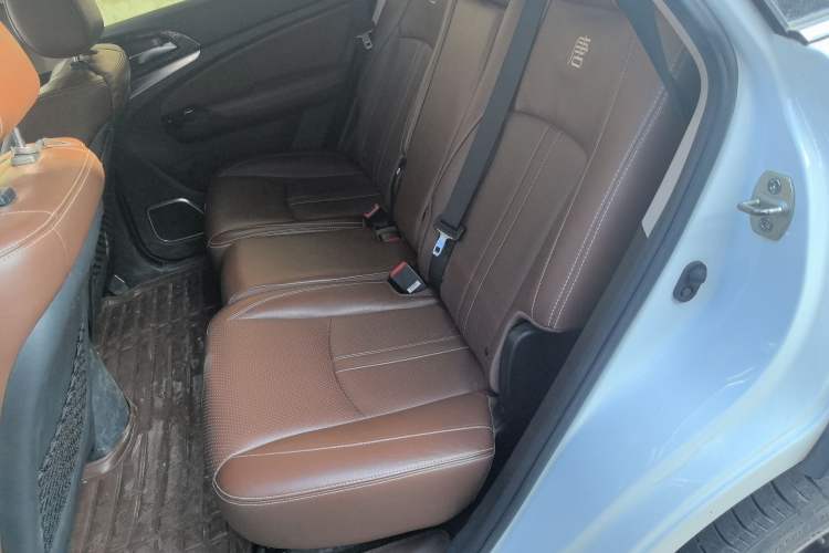 Used BYD Tang New Energy 2015 2.0T Four-Wheel-Drive Flagship Model
