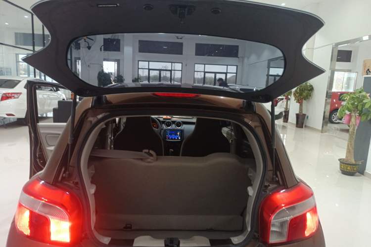 Used Venucia R30 2014 1.2L Manual Comfort Edition