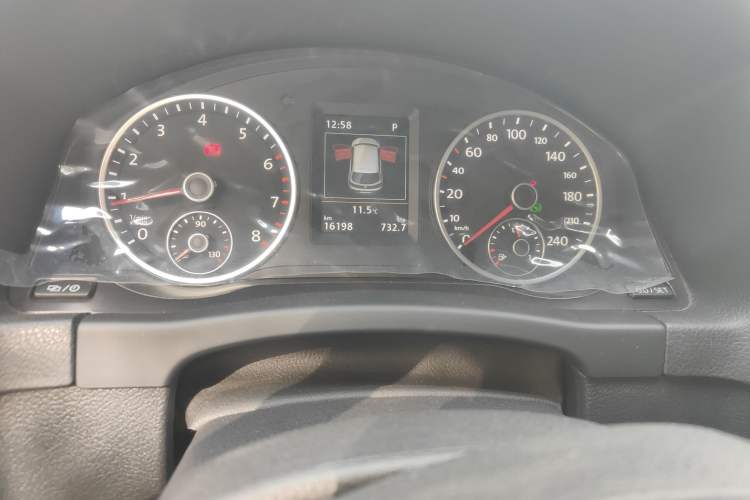 Used Volkswagen Tiguan 2015 1.8TSI Automatic All-Wheel-Drive Luxury Model Instrument Cluster