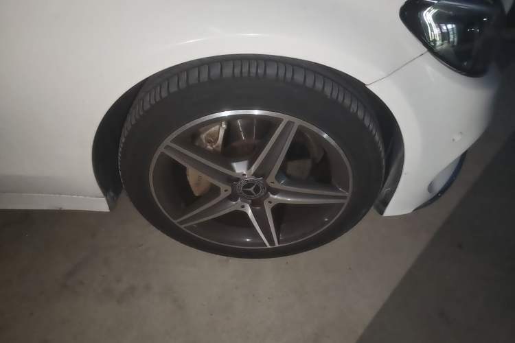 Used Mercedes-Benz C-Class 2017 Facelift C 200 Station Wagon Right Front Wheel Hub