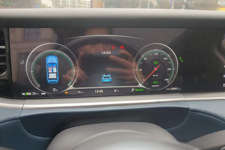 Used VOYAH FREE 2021 Four-Wheel Drive Standard Range-Extended Exclusive Luxury Package
