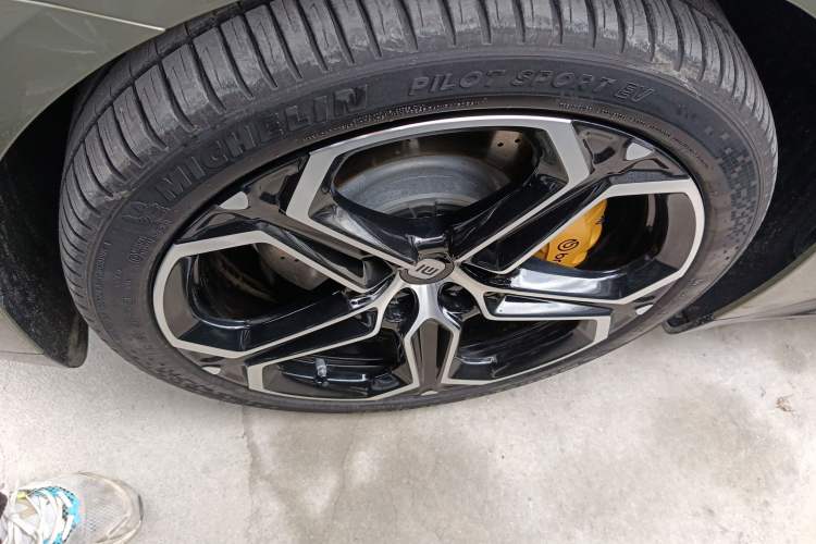 Used Xiaomi Auto SU7 2024 Four-Wheel Drive Ultra-Long Range Advanced Intelligent Driving Max Edition Exterior 4