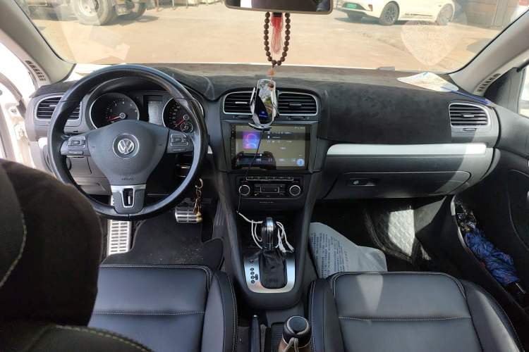 Used Volkswagen Golf 2011 1.4 TSI Comfort Travel Edition Center Console