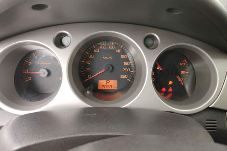 Used Dongfeng Aeolus H30 2010 1.6L Automatic ZunYa Trim
