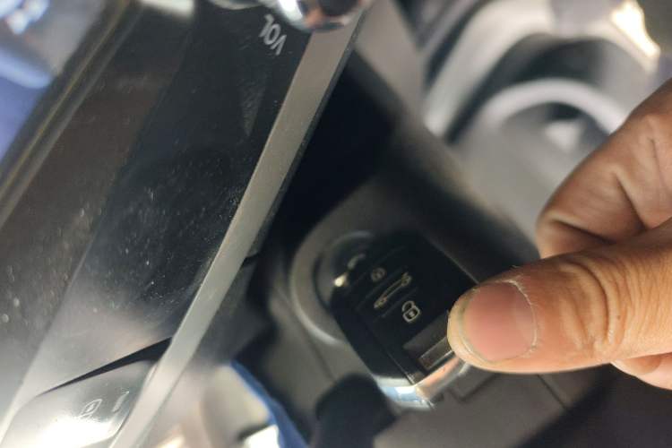 Used Citroen Elysee 2015 Zhishang Edition 1.6L Manual Fashion Model
