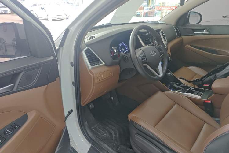 Used Hyundai Tucson 2015 1.6T Dual-Clutch Two-Wheel-Drive Smart Model Driver Seat