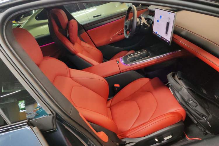 Used Xiaomi Auto SU7 2024 Four-Wheel Drive Ultra-Long Range Advanced Intelligent Driving Max Edition