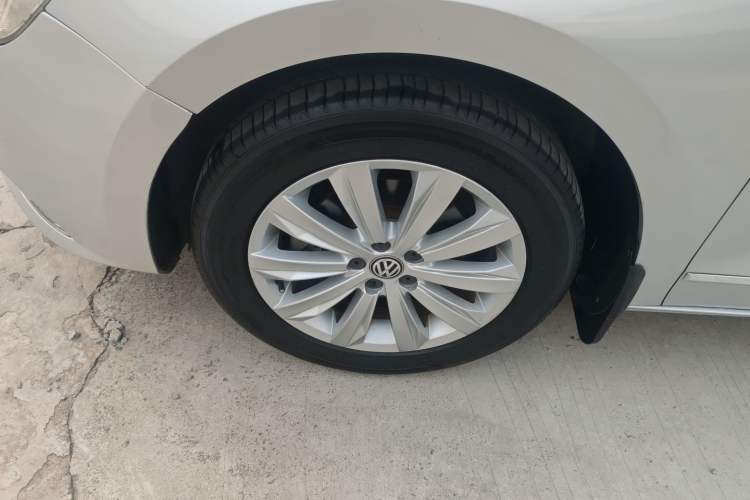 Used Volkswagen Bora 2016 1.6L Manual Comfort Model Left Front Wheel Hub