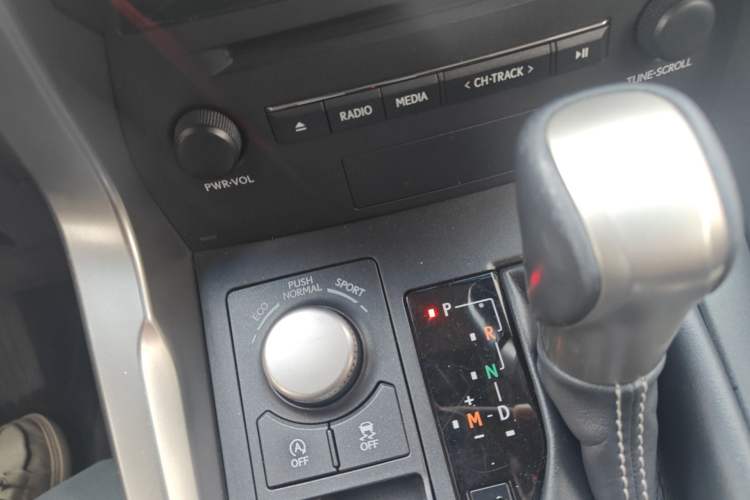 Used Lexus NX 2015 200T All-Wheel-Drive Fēngshàng Edition Gear Lever