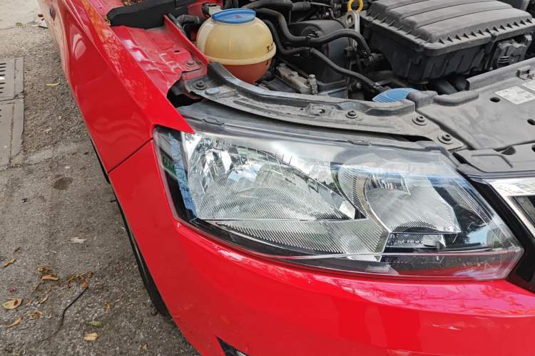 Used Skoda Rapid Spaceback 2016 1.6L Automatic Chuanxing Edition Right Front Headlight