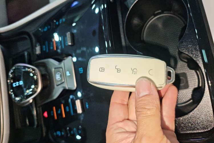 Used Denza D9 2022 DM-i 970 Four-Wheel Drive Prestige Model Vehicle Key