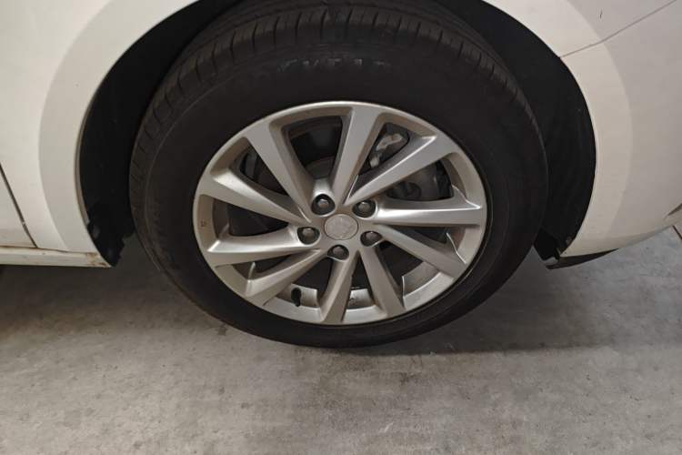 Used Buick Verano 2017 Sedan 15S Automatic Leading Model Right Front Wheel Hub