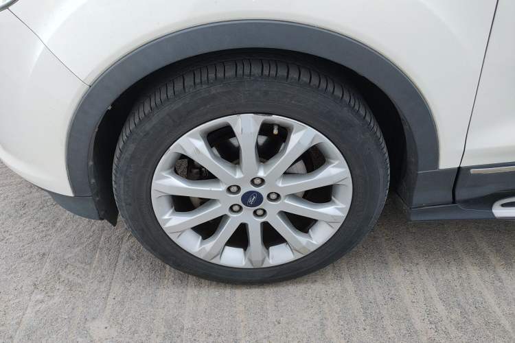 Used Ford Kuga 2013 1.6L GTDi Two-Wheel-Drive Comfort Model Left Front Wheel Hub