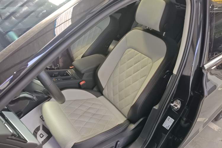 Used Volkswagen Magotan 2023 2 Million Units Commemorative Edition 330TSI DSG Luxury Version Left Front Seat