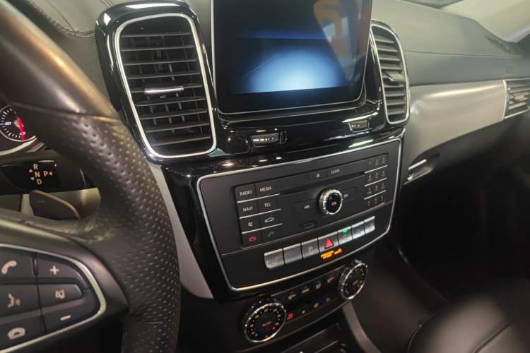 Used Mercedes-Benz GLE Coupe 2017 GLE 320 4MATIC Coupe SUV Audio And AC Panel