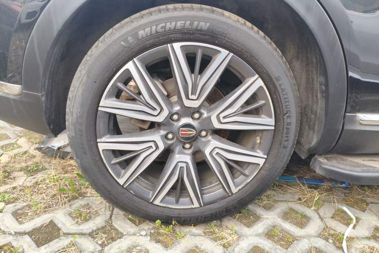 Used Hongqi HS5 2022 Facelifted Version 2.0T Smart Connect Flagship All-Wheel-Drive Edition Right Rear Wheel Hub