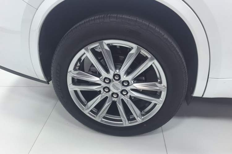 Used Cadillac XT6 2022 2.0T Six-Seater Four-Wheel Drive Luxury Version Right Rear Wheel Hub