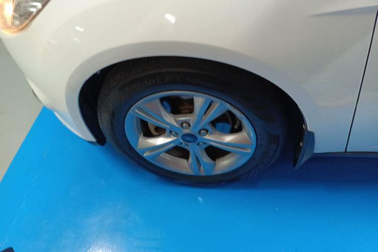 Used Ford Focus 2012 Hatchback 1.6L Manual Fashion Edition Exterior 4