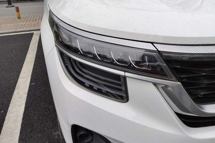 Used Kia KX3 2020 1.5L CVT Trend Edition Right Front Headlight