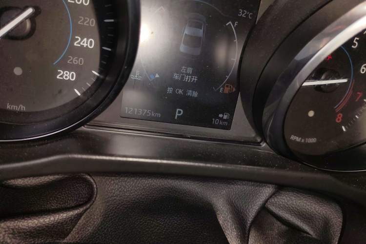 Used Jaguar XFL 2017 XFL 2.0T 200PS Windflower Edition Odometer Close Up