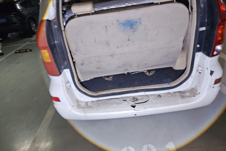 Used Dongfeng Fengon 330 2014 1.5L Manual Standard Edition DK15-02 Trunk